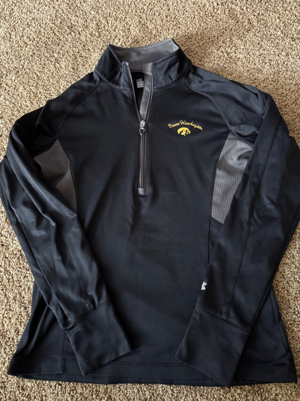 Black Iowa Hawkeyes 1/4 Zip Pull-Over Under Armour